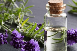 Lasă-te învăluită de mireasma apelor florale!