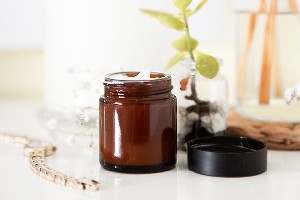 De ce este important să alegem produse cosmetice fără parabeni?