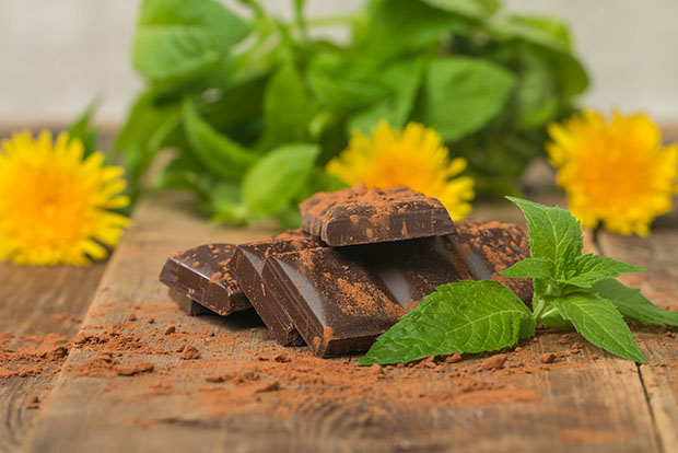 8 motive care atestă faptul că ciocolata neagră este sănătoasă