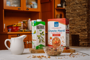 Laptele vegetal. Află care ți se potrivește + 5 motive să îl incluzi în alimentație