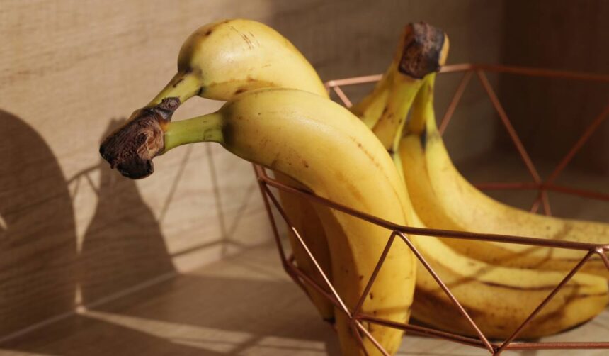 Motivul pentru care bananele nu trebuie păstrate în bolul de fructe