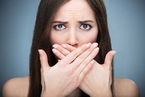10 lucruri care ar putea provoca respirație rau mirositoare
