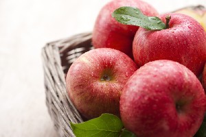 5 alimente sanatoase si beneficiile lor (migdale, mere, argula sparanhel si banane)