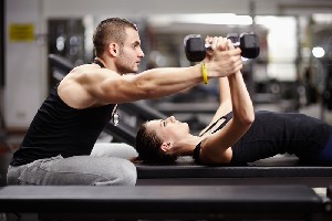 Ce să mâncați înainte de a merge la sală pentru a pierde în greutate și a construi masă musculară